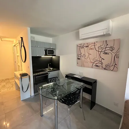 Superbe Studio Climatise Sur Le Port De Hyeres Exterior photo